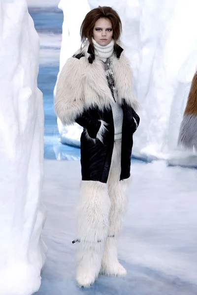 Look 3